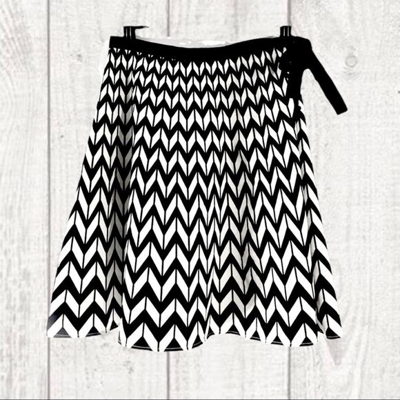 WORTHINGTON Black Wh print Circle Skirt with Grosgrain ribbon at waist 6 - Picture 8 of 10